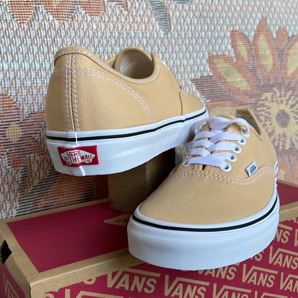 Vans WMNS Authentic
Color Theory Honey Peach
VN0A5KS9BLP
Sneakers - Picture 10 of 16